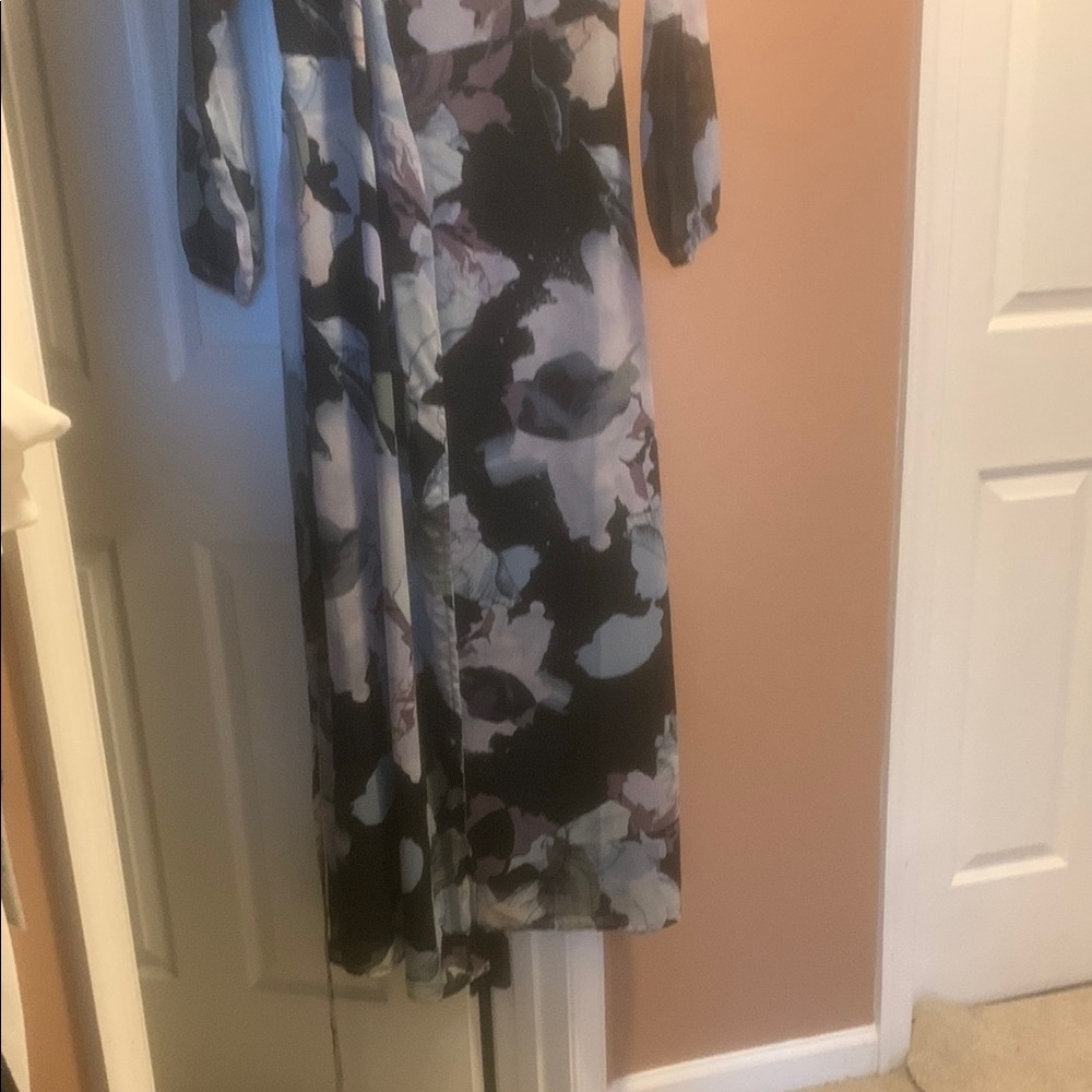 Spring Chic Floral Maxi Dress with Long Sleeves - Picture 2 of 3